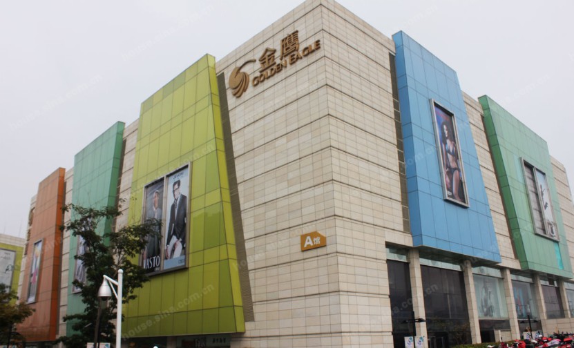 玛沁金鹰奥莱城